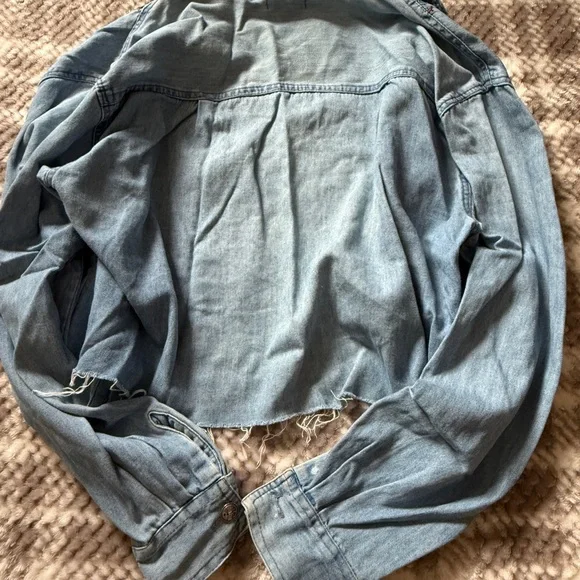 Vintage Embroidered cropped Denim Jacket with Animal Patches - Picture 4 of 9